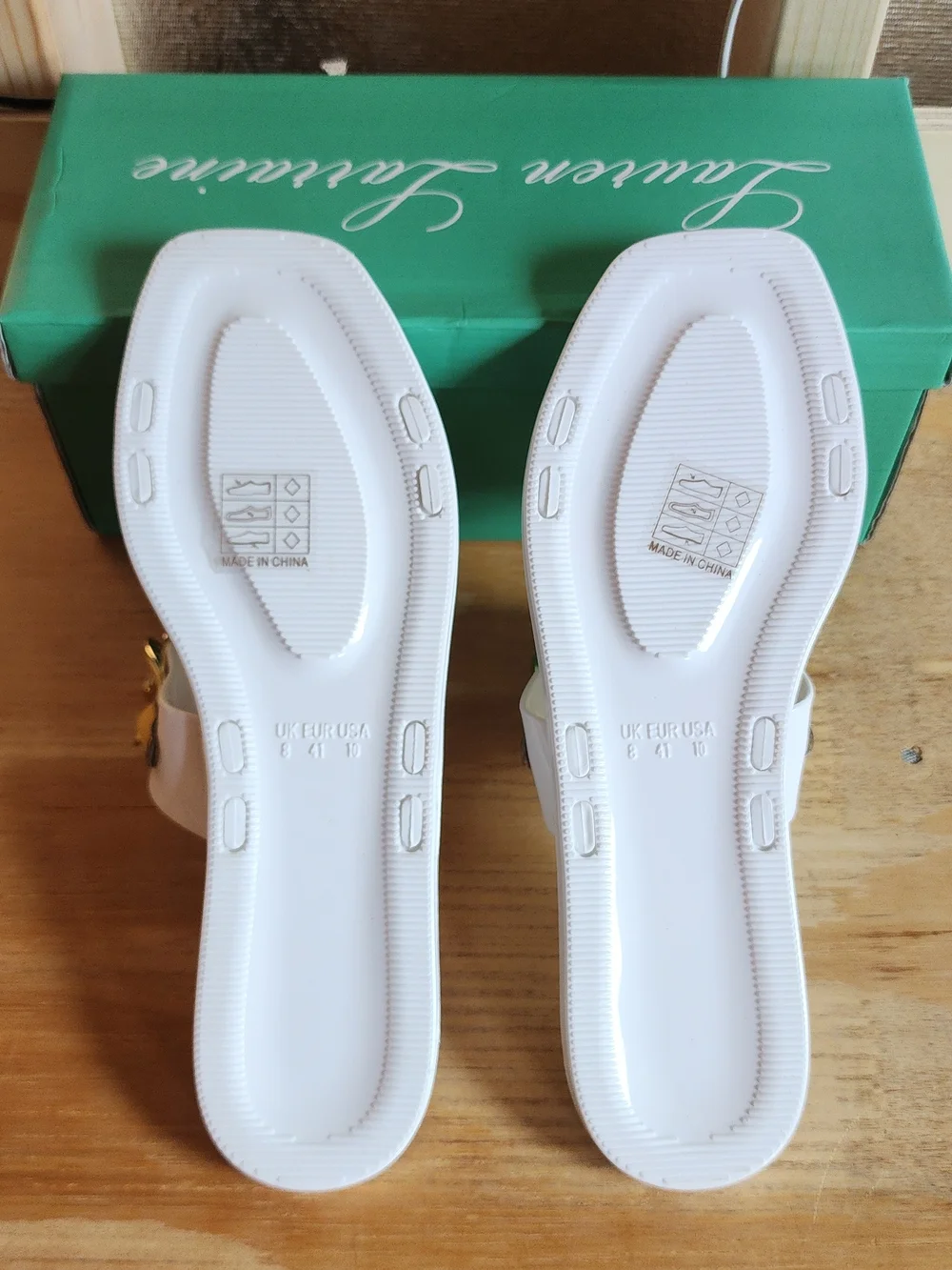 SOLD!!NEW! Lauren Lorraine White Slide Sandals with Gold Chain Accent,Sz 10, NWT - Picture 4 of 5